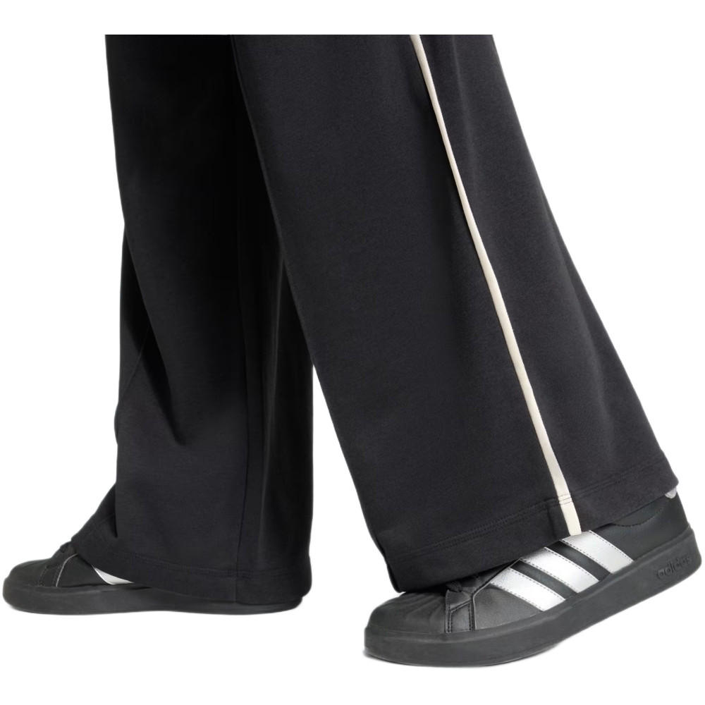  Pants with Embroidered Graphic